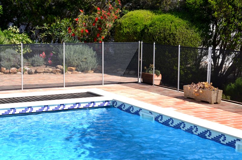 Child-proof Mesh Pool Barrier